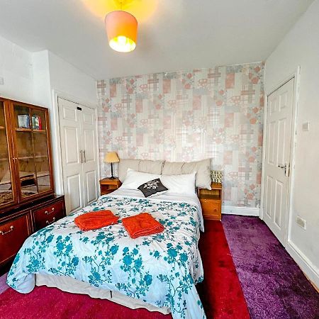 Wolves Living Bed & Breakfast Bushbury Exterior photo