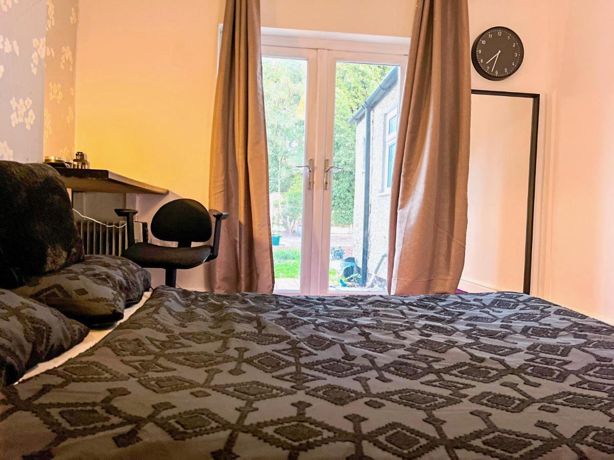 Wolves Living Bed & Breakfast Bushbury Exterior photo