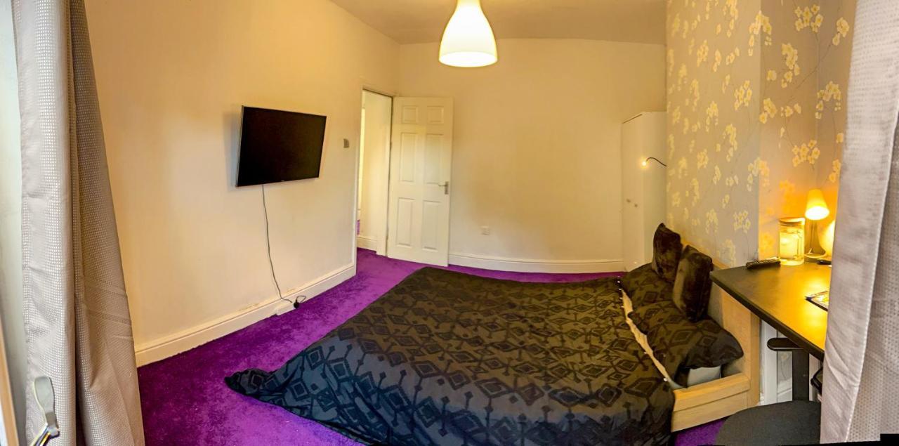 Wolves Living Bed & Breakfast Bushbury Exterior photo