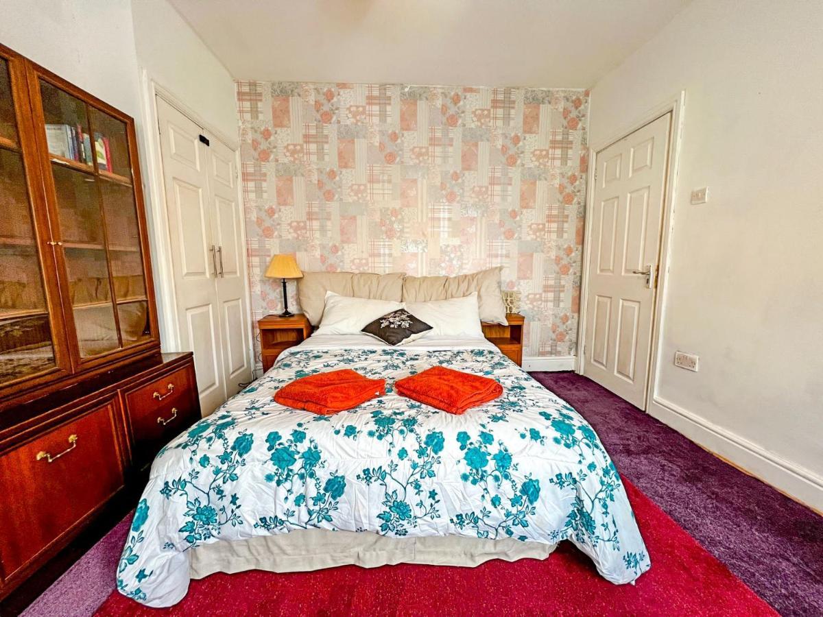 Wolves Living Bed & Breakfast Bushbury Exterior photo