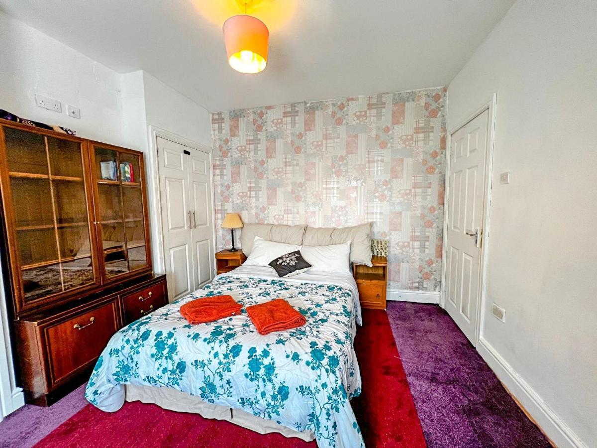 Wolves Living Bed & Breakfast Bushbury Exterior photo